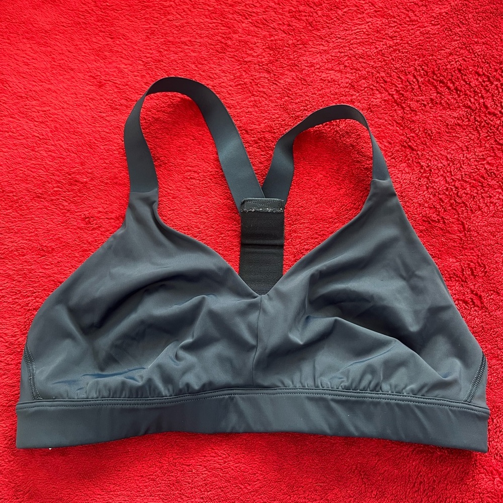 NWOT Athleta A-C Pyramid Sports Bra Size S Navy Blue